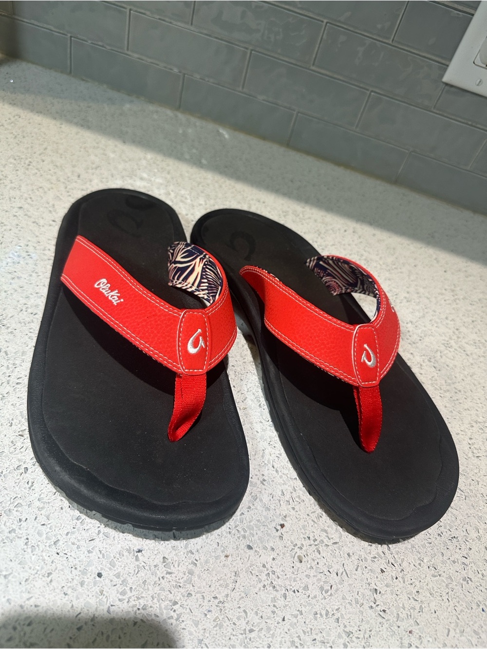 NWOT OLU KAI flip flops mens size 13